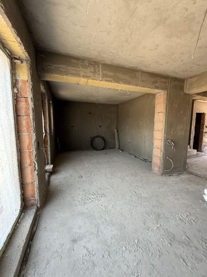 Duplex cu 5 camere cu Canalizare în 1 Decembrie 1918