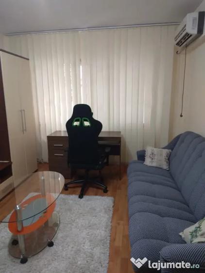 Apartament cu 2 camere semidecomandat în Piața Unirii