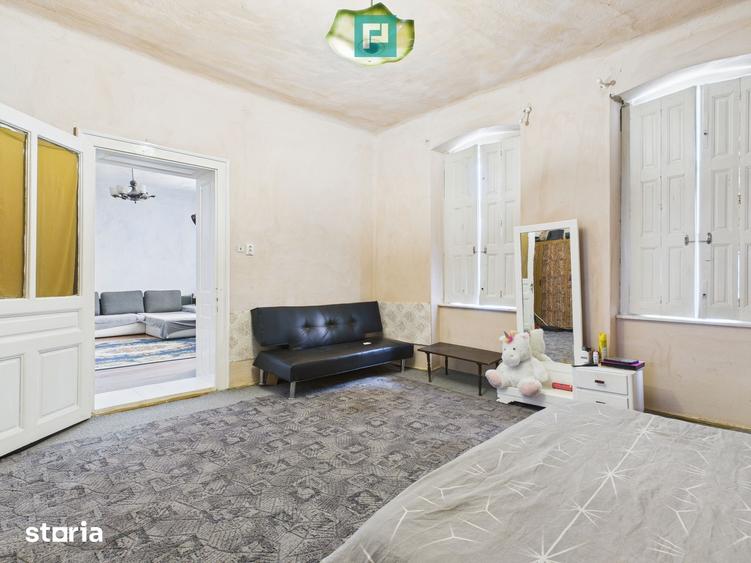 Casă cu 4 camere cu Teren 5942 Mp în Variaș