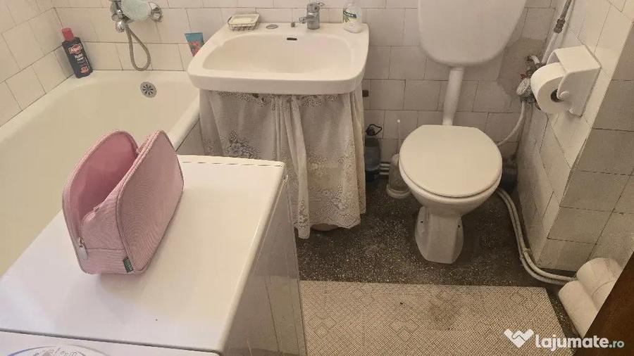 Apartament cu 3 camere decomandat în Piața Centrală