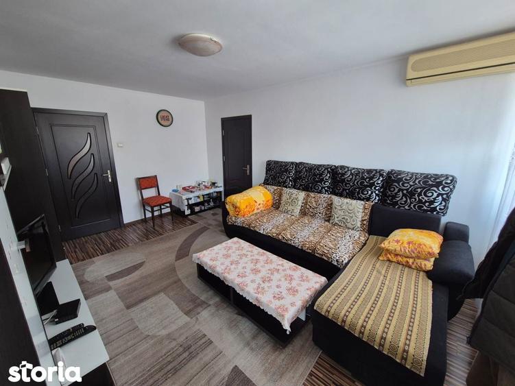 Apartament cu 3 camere semidecomandat, mobilat în Titan