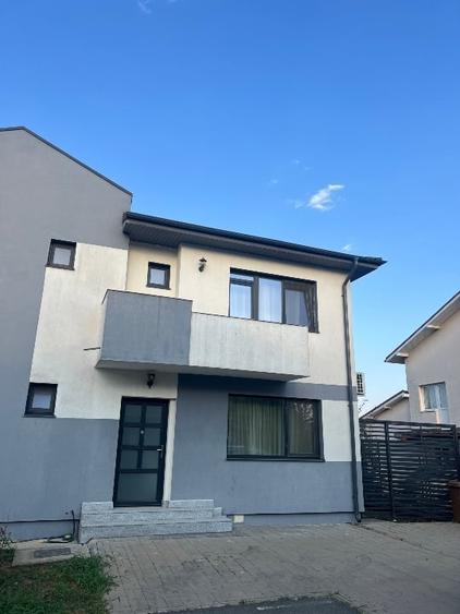 Duplex cu 4 camere cu Canalizare în Domnești