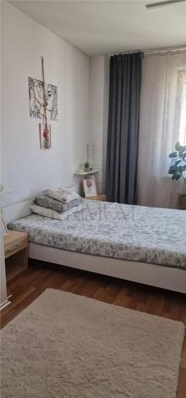 Apartament cu 3 camere decomandat în Buziașului