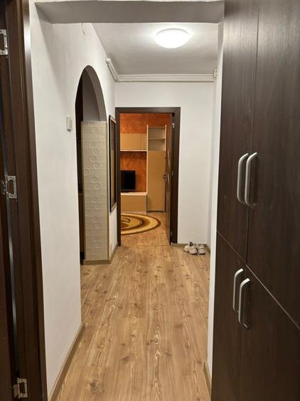 Apartament cu 2 camere decomandat în Malu Roșu