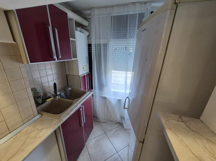 De inchiriat apartament cu 3 camere, etaj 3, Micro 16, 450 euro - 4