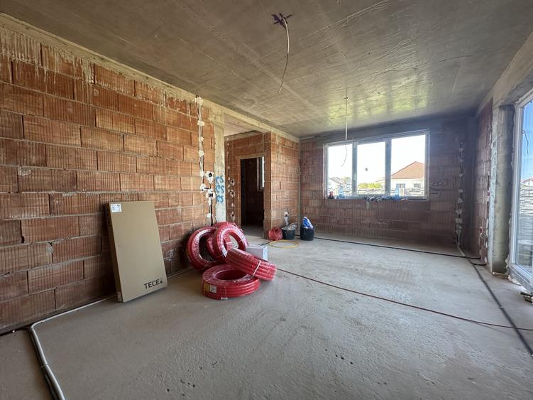 Duplex cu 4 camere cu Canalizare în Moșnița Nouă