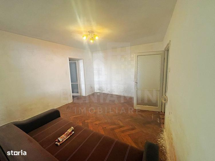 Apartament cu 3 camere semidecomandat în Tractorul
