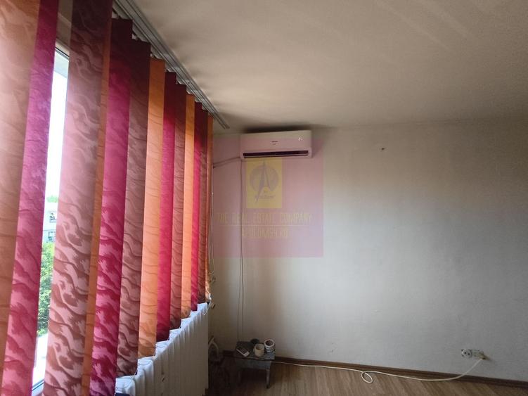 Apartament cu 3 camere semidecomandat în Valea Ialomiței