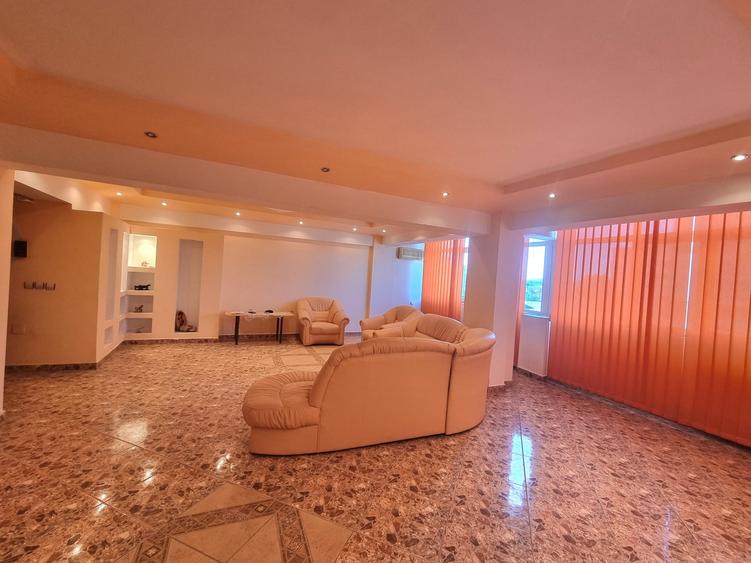 Apartament cu 3 camere decomandat în Narcisa