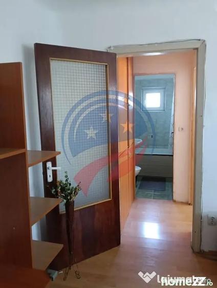 Apartament cu 2 camere semidecomandat în Craiovița Nouă