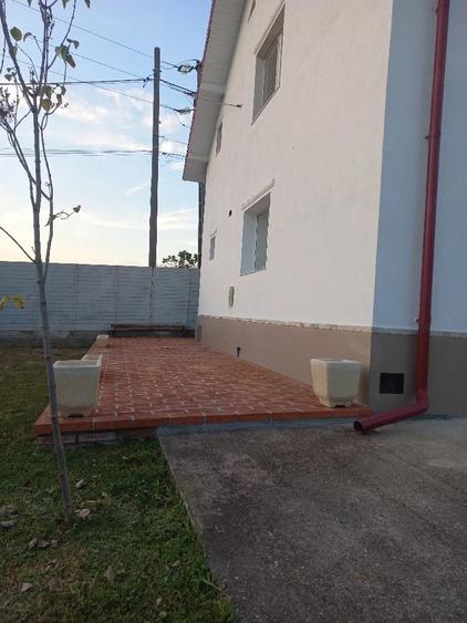 Casă cu Teren 1300 Mp în Leordeni