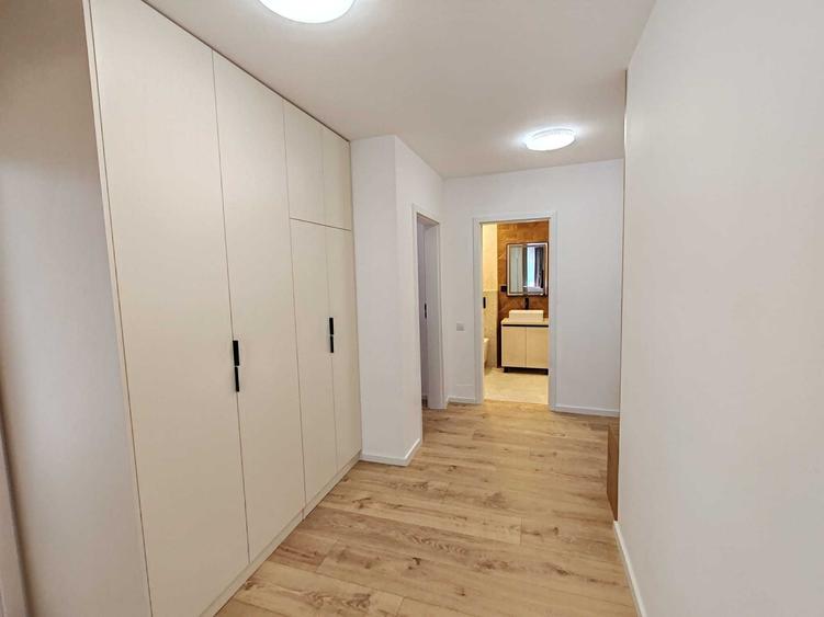Apartament cu 3 camere decomandat în Între Lacuri