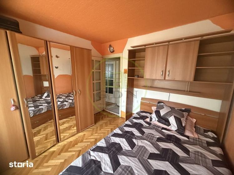 Apartament cu 3 camere semidecomandat în Craiovița Nouă