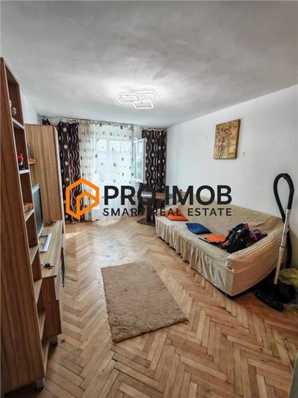 Apartament cu 3 camere semidecomandat în Micro 14