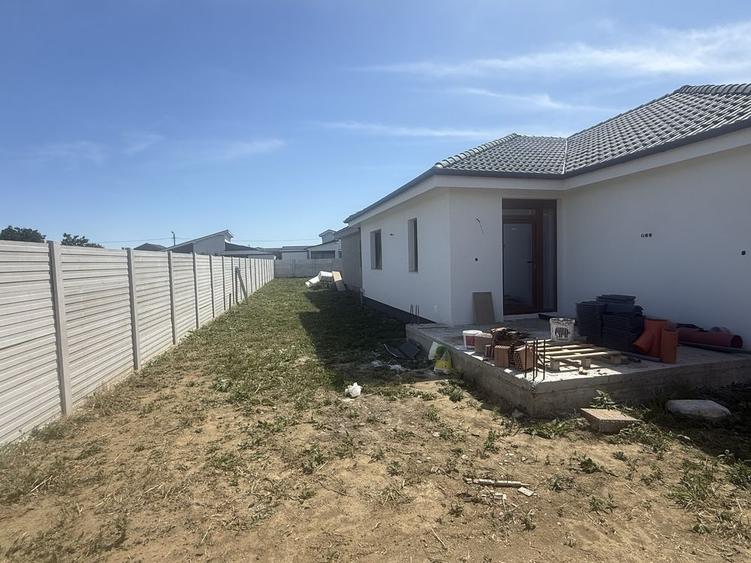 Casă cu 3 camere în Exterior Vest