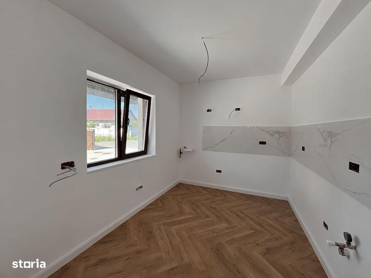 Casă cu 4 camere în Lumina
