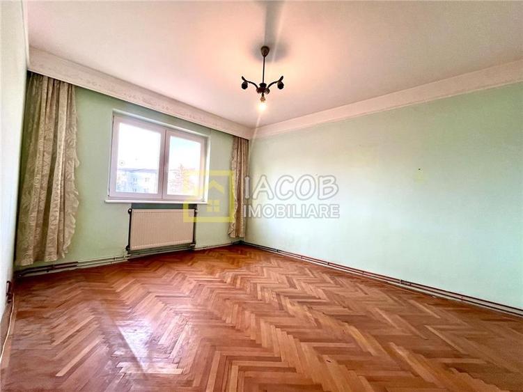 Apartament cu 2 camere decomandat în Energiei