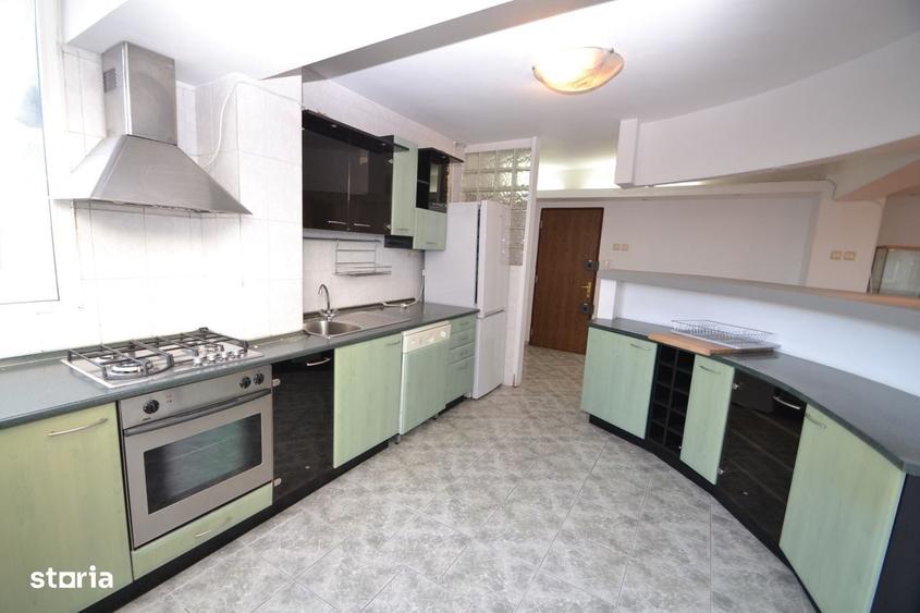 Apartament cu 4 camere în Panduri