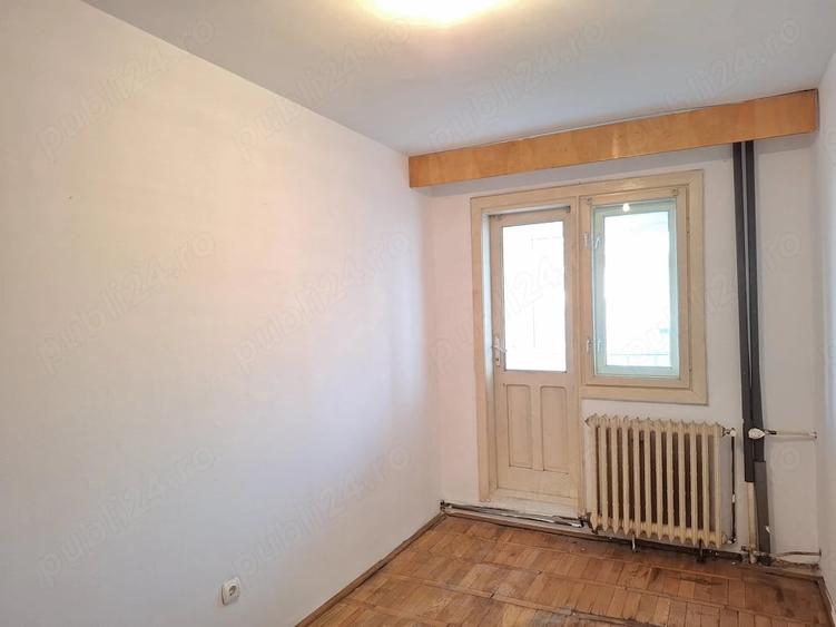 Apartament cu 3 camere semidecomandat în Girocului