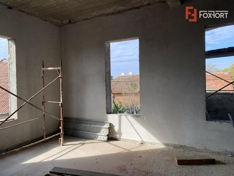 Casă individuală cu 10 camere cu Canalizare în Mehala