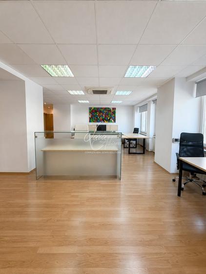 Birou, de 216 mp, în Universitate
