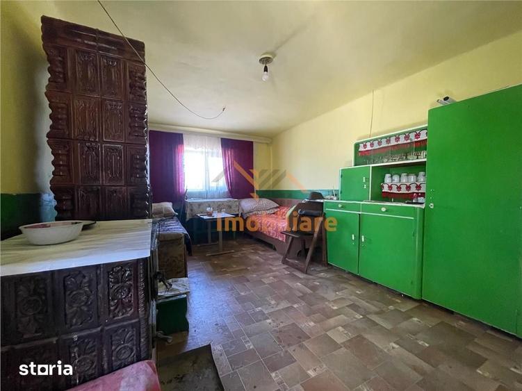 Casă cu 5 camere cu Teren 6770 Mp în Măgești