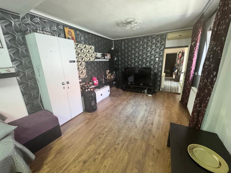 Casă individuală cu 3 camere cu Canalizare în Sud