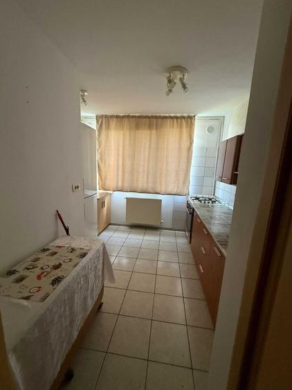 Apartament cu 4 camere decomandat în Rahova
