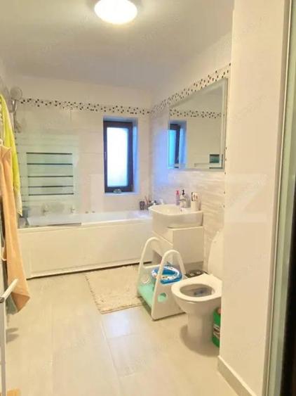 Casă cu 5 camere cu Teren 1000 Mp în Sânpetru