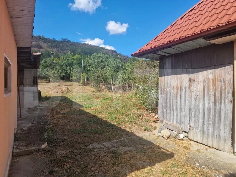 Casă cu Teren 1500 Mp în Căianu