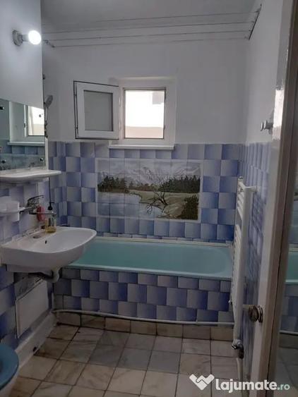 Apartament cu 2 camere decomandat în Piața Centrală