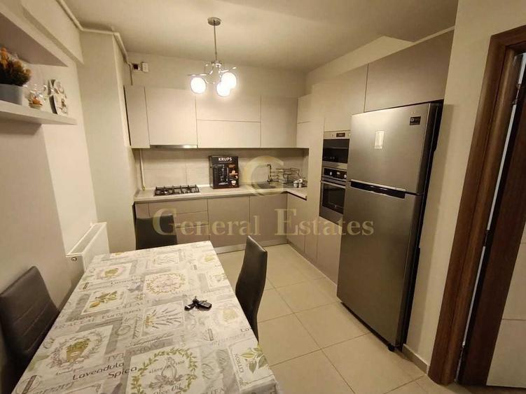 Apartament cu 3 camere decomandat în Tractorul