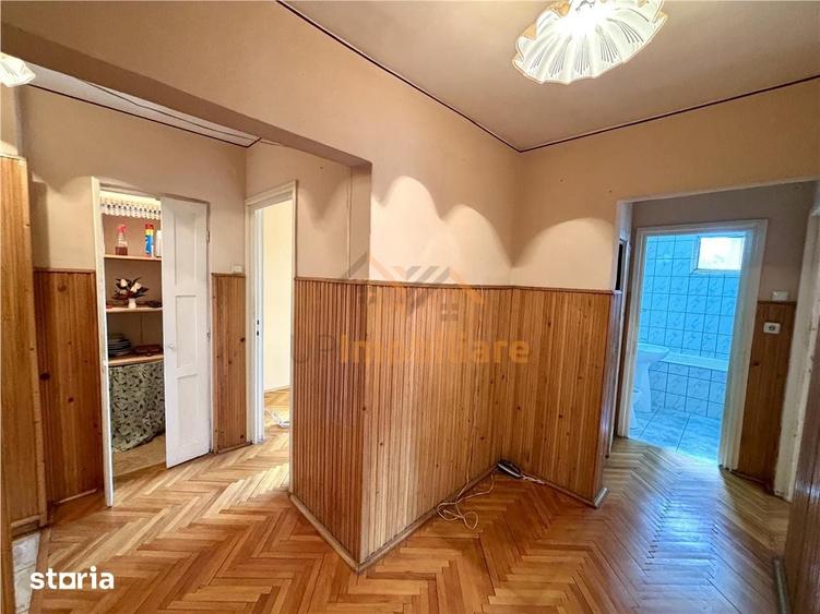 Apartament cu 3 camere în Decebal