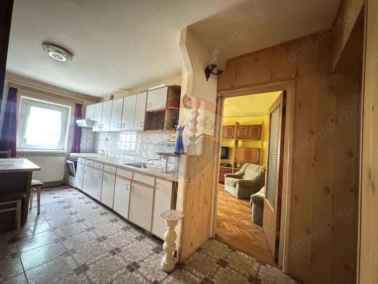 Apartament cu 3 camere decomandat în Vitrometan