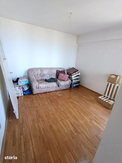 Apartament cu 4 camere decomandat în Delfinariu