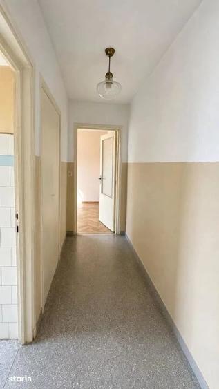 Apartament cu 3 camere semidecomandat în Km 4