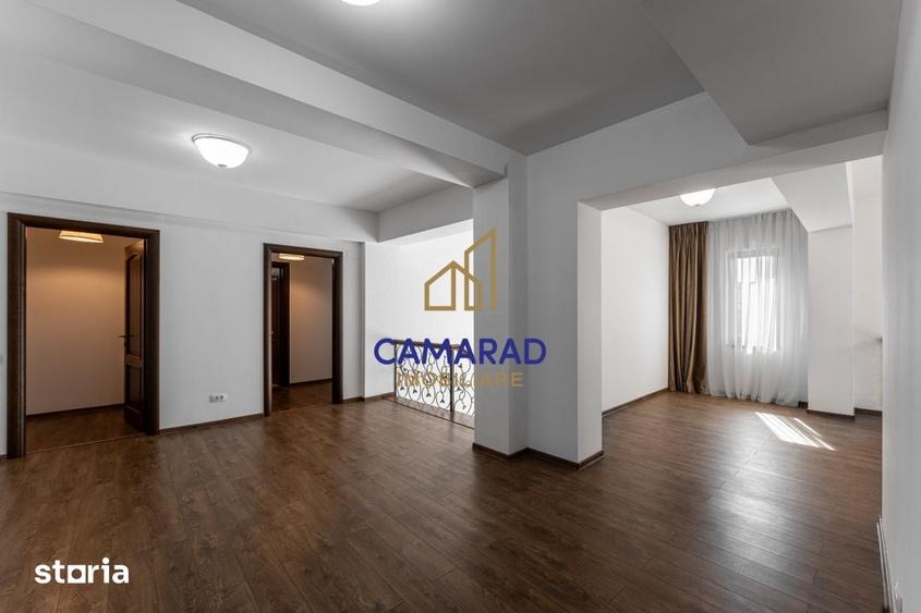 Casă cu 8 camere cu Teren 1000 Mp în Central