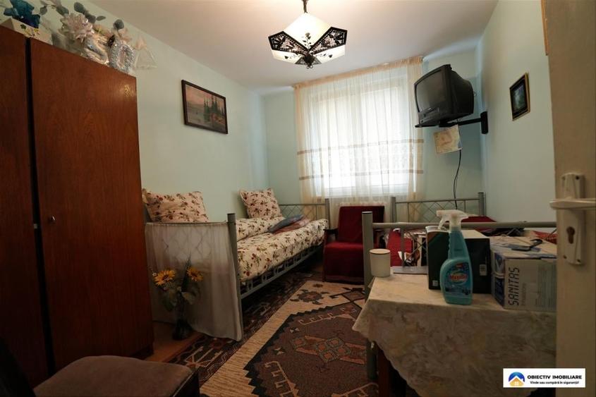 Apartament cu 3 camere semidecomandat în Dărmănești