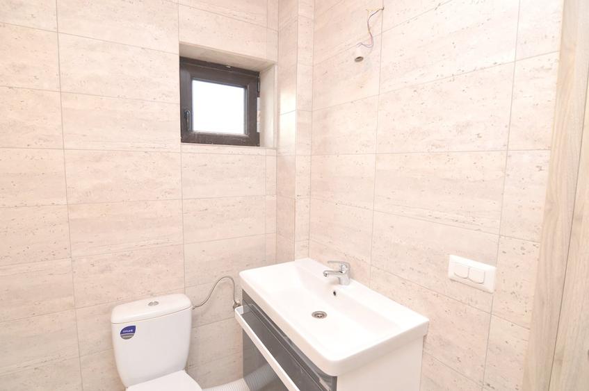 Casă individuală cu 5 camere cu Teren 528 Mp în Periș