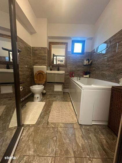 Apartament cu 3 camere decomandat, mobilat în Barieră