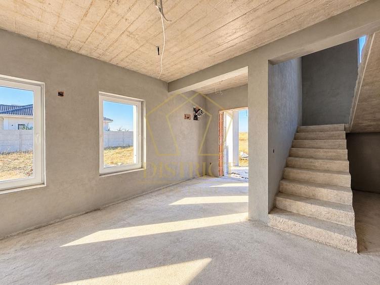 Duplex cu 3 camere cu Teren 247 Mp în Săcălaz