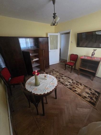 Apartament cu 3 camere, mobilat în Central