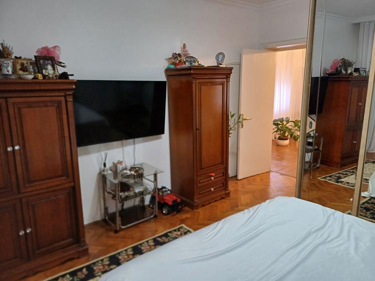 Apartament cu 4 camere circular în Muncii