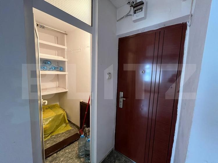 Apartament cu 3 camere semidecomandat, mobilat în Rovinari