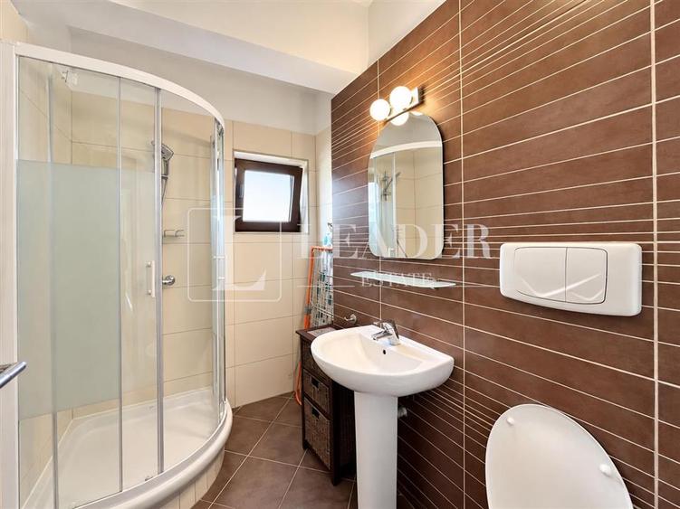 Apartament cu 3 camere decomandat în Sisești