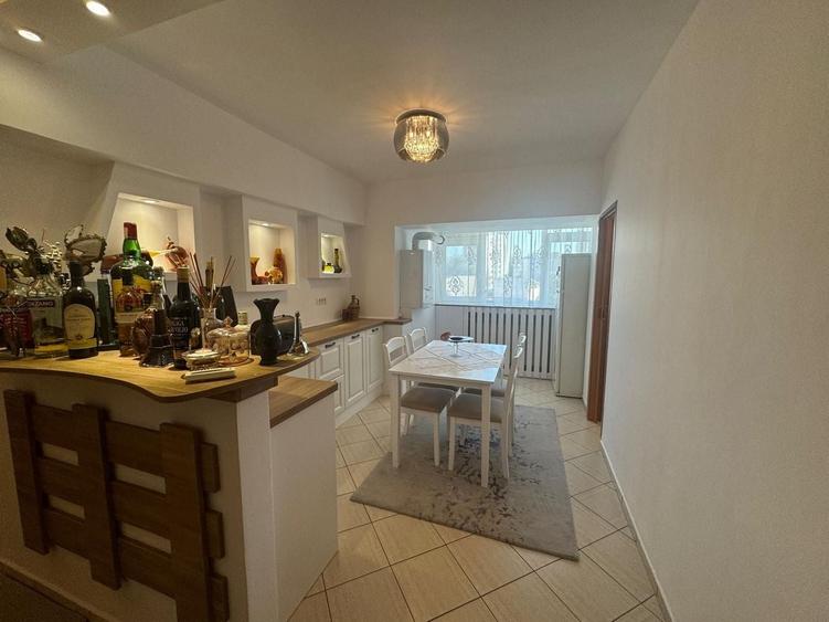 Apartament cu 3 camere decomandat, mobilat în Trocadero