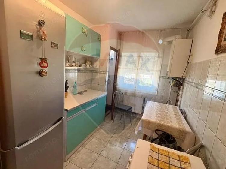 Apartament cu 3 camere decomandat în Sud