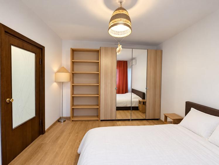 Apartament cu 3 camere decomandat, mobilat în Băneasa