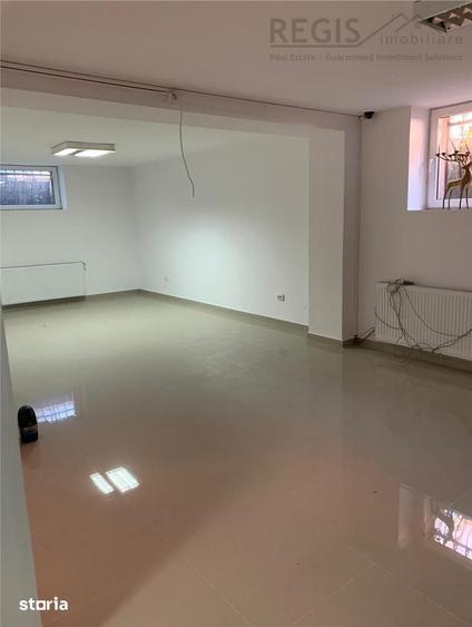Casă cu 8 camere cu Teren 400 Mp în Central