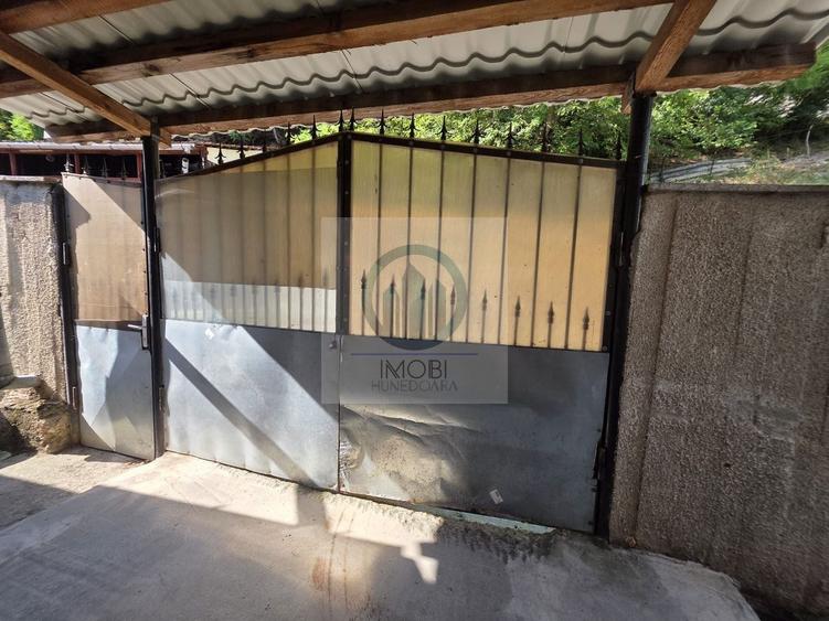 Casă individuală cu 4 camere cu Canalizare în Aurel Vlaicu